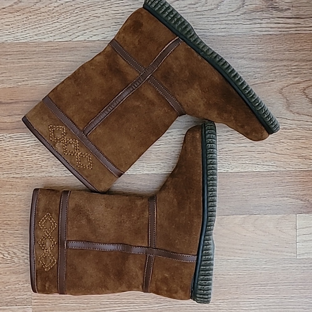 BASS waterproof suede leather boots. Size 6